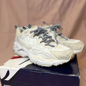 Fila size 5 sneakers